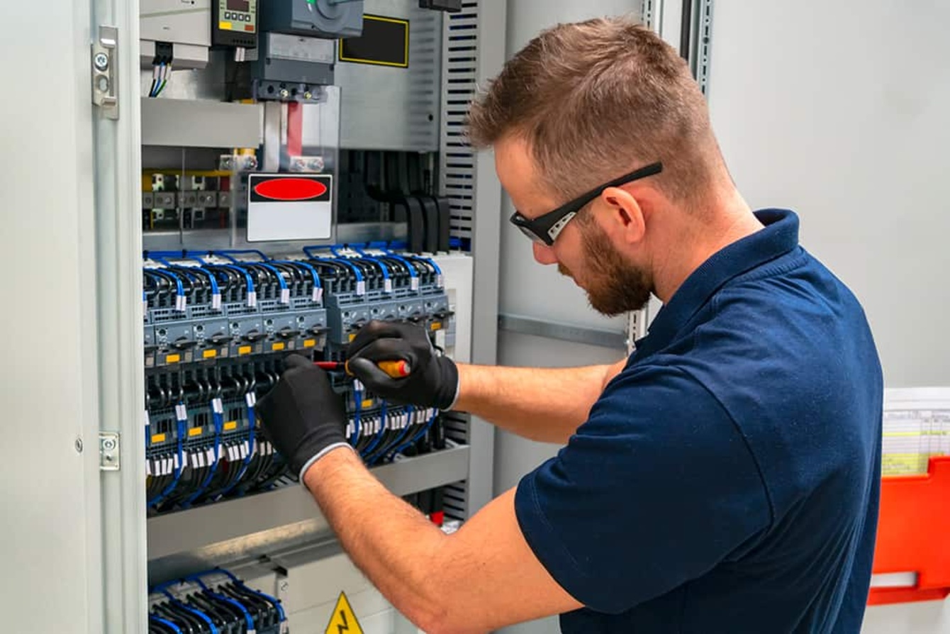 Elektroniker für Energie- und Gebäudetechnik (m/w/d) bei Elektro-Hahn in Burghaun